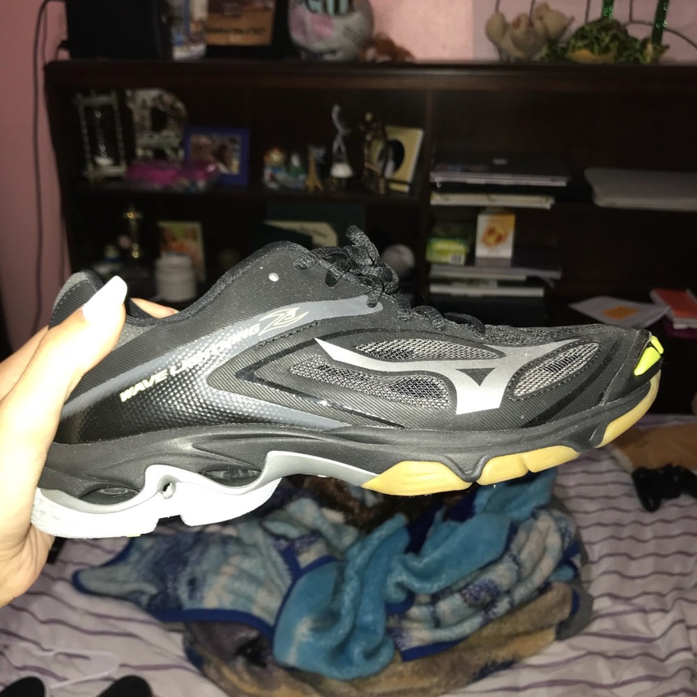 Mizuno Wave Lightning Z3